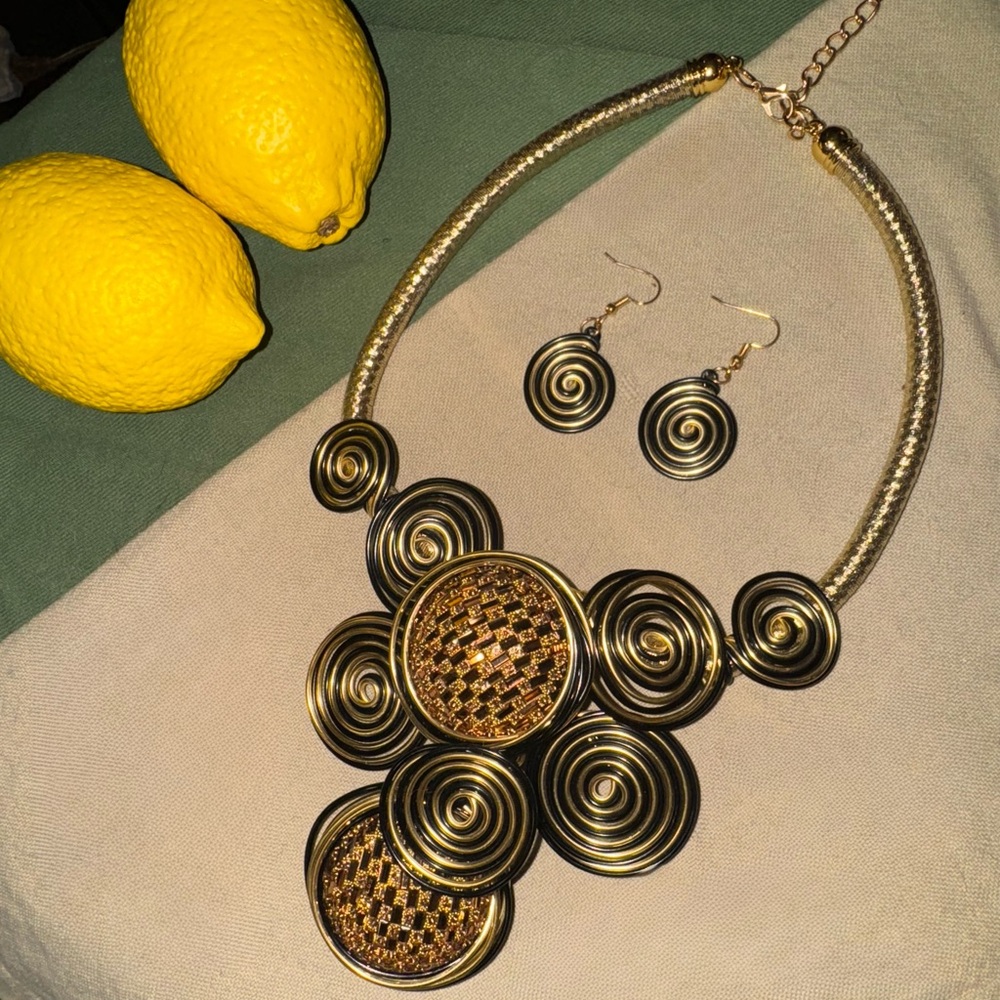 🆕 Circles & Swirls Necklace & Earring Set